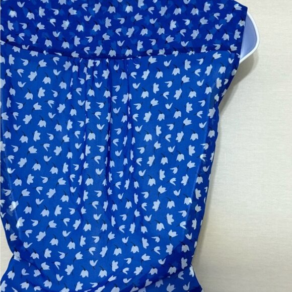 O-59 CAbi Blue White & Black Floral Pleated Front Sleeveless Button‎ Down Blouse - Picture 11 of 15